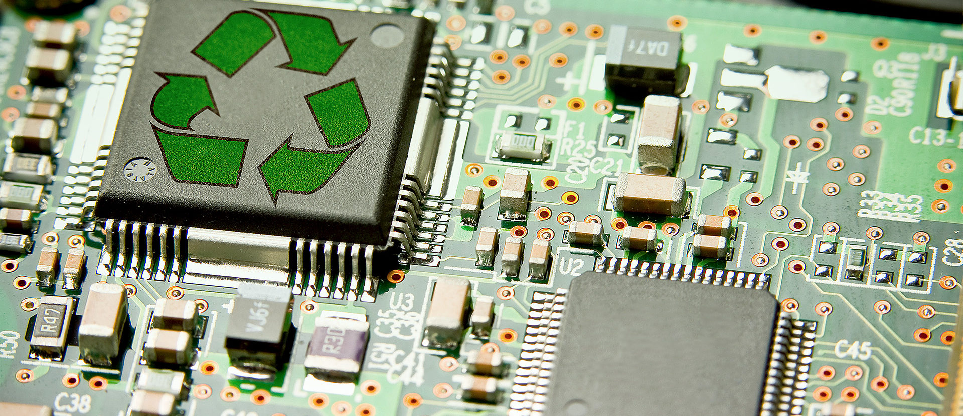 Pesquisadores brasileiros criam tecnologia para extrair metais preciosos de lixo eletrônico